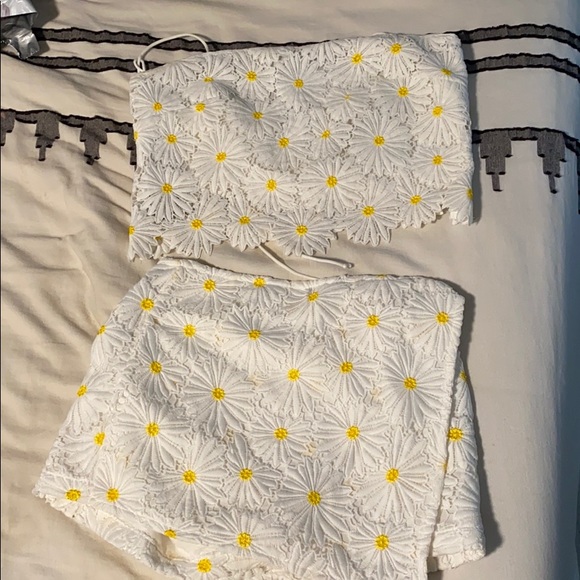 Daisy Two Piece Set - Picture 1 of 4